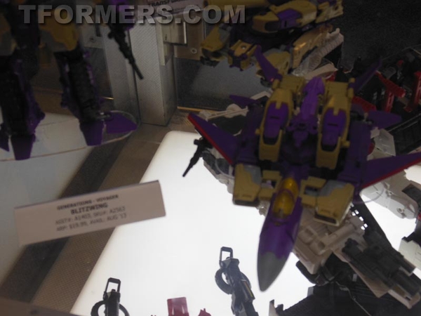 Transformers=botcon 2013 Generatations Prime Paltinum  (160 of 424)